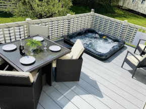 Prime Location & Luxurious Hot Tub